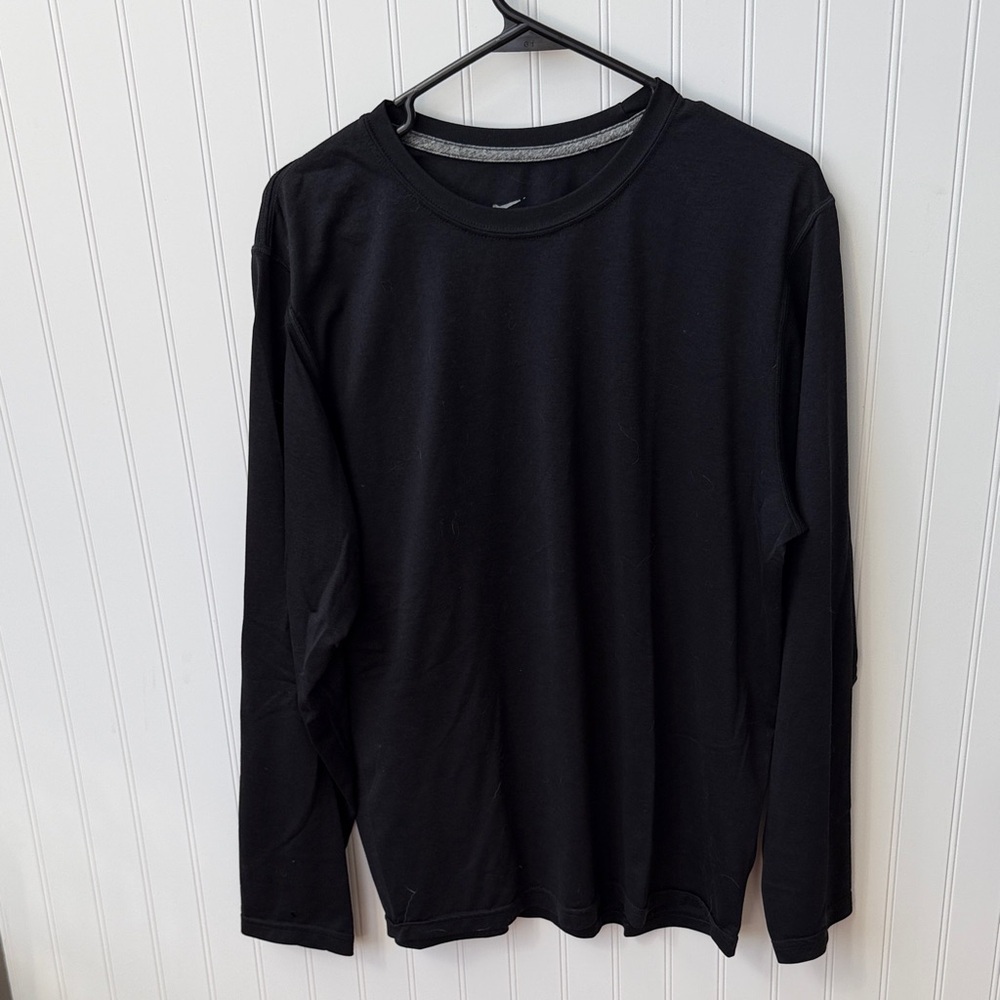 (235)Nike Men's Black Long-Sleeve Crew Tee